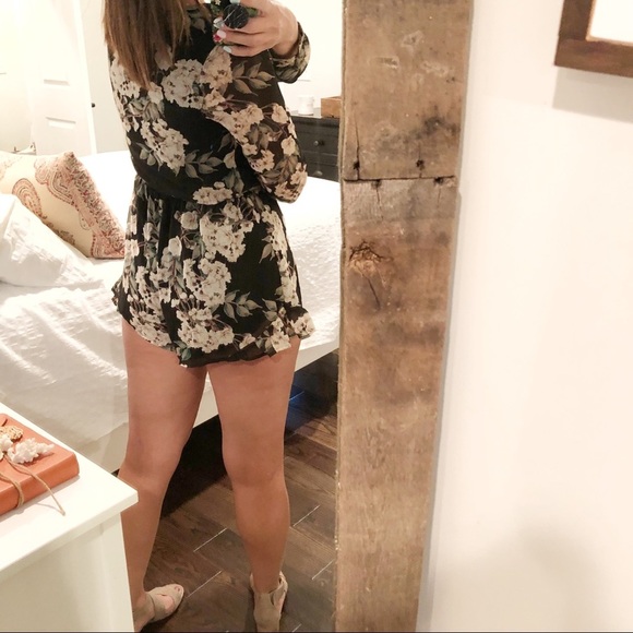 ASTR floral flirty romper - Picture 6 of 7